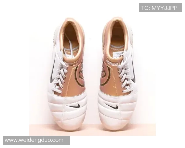 拥有个人签名足球鞋的球星及其背后故事解析